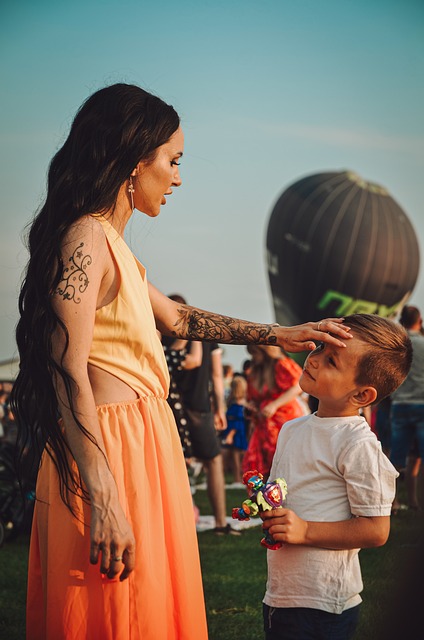 比例约为 比例约为